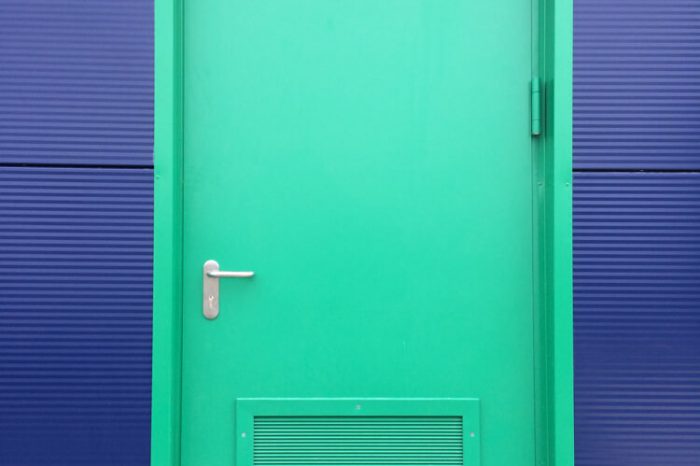 Porte avec grille Mercor Alpe assa-abloy